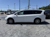 Used 2022 Chrysler Pacifica Touring-L image 3