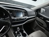 Used 2017 Toyota Highlander XLE image 3