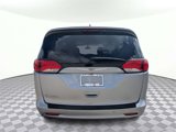 Used 2017 Chrysler Pacifica Touring image 5