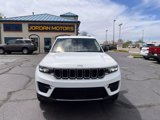 Used 2023 Jeep Grand Cherokee Laredo image 5