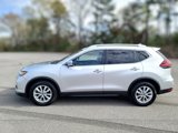 Used 2019 Nissan Rogue SV image 2