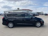 Used 2022 Chrysler Pacifica Touring-L image 6
