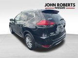 Used 2017 Nissan Rogue SV w/ SV Premium Package image 4