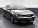 Used 2017 Volkswagen Jetta SE image 2