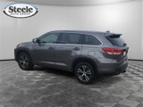 Used 2018 Toyota Highlander LE image 3