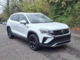 Used 2022 Volkswagen Taos SE w/ Panoramic Sunroof Package image 3