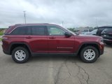 Used 2023 Jeep Grand Cherokee Laredo image 5