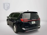 Used 2023 Chrysler Pacifica Touring-L image 4