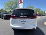 Used 2023 Chrysler Pacifica Touring-L image 5