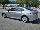Used 2018 Toyota Camry LE image 3