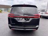 Used 2023 Chrysler Pacifica Touring-L image 4