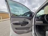 Used 2017 Kia Sedona L image 4