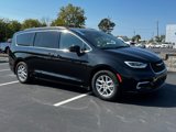 Used 2022 Chrysler Pacifica Touring-L image 2