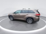 Used 2018 Toyota Highlander XLE image 5
