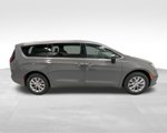 New 2025 Chrysler Pacifica Select image 4