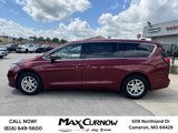 Used 2023 Chrysler Pacifica Touring-L image 2