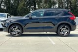 Used 2021 Volvo XC40 T5 R-Design image 2