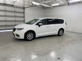 Used 2023 Chrysler Pacifica Touring-L image 5