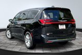 New 2025 Chrysler Pacifica Select image 3