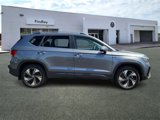 Used 2024 Volkswagen Taos SE w/ Panoramic Sunroof Package image 3