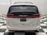 Used 2021 Chrysler Pacifica Touring-L image 6