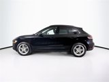 Certified 2022 Porsche Macan image 2