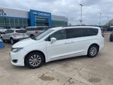 Used 2017 Chrysler Pacifica Touring-L image 2
