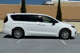 New 2025 Chrysler Pacifica Select image 3