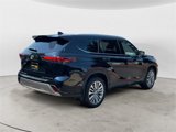Used 2024 Toyota Highlander Platinum image 5