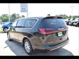Used 2023 Chrysler Pacifica Touring-L image 4