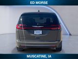 Used 2023 Chrysler Pacifica Touring-L image 4
