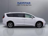 Used 2020 Chrysler Pacifica Limited image 2