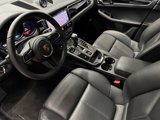 Certified 2024 Porsche Macan image 4