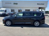 Certified 2020 Chrysler Pacifica Limited image 2