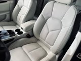 Certified 2022 Porsche Macan image 5