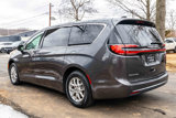 Used 2023 Chrysler Pacifica Touring-L image 4