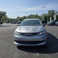 Used 2017 Chrysler Pacifica Touring image 3