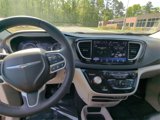 Used 2022 Chrysler Pacifica Touring-L image 2