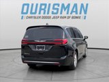 New 2025 Chrysler Pacifica Select image 3