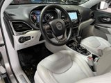 Used 2019 Jeep Cherokee Limited w/ Luxury Group image 3