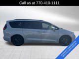 Used 2021 Chrysler Pacifica Limited w/ Uconnect Theater Family Group image 3
