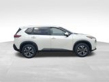 Used 2022 Nissan Rogue SV image 2