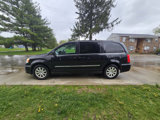 Used 2014 Chrysler Town & Country Touring image 3