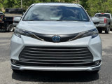 Used 2022 Toyota Sienna XLE Woodland Edition image 2