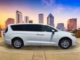 Used 2023 Chrysler Pacifica Touring-L image 3