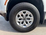 Used 2024 Nissan Frontier SV image 3
