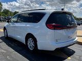 Used 2022 Chrysler Pacifica Touring-L image 6
