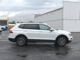 Used 2021 Volkswagen Tiguan SE w/ Panoramic Sunroof Package image 3