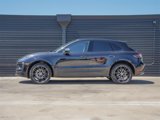 Certified 2022 Porsche Macan image 2