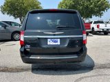 Used 2015 Chrysler Town & Country Touring image 5